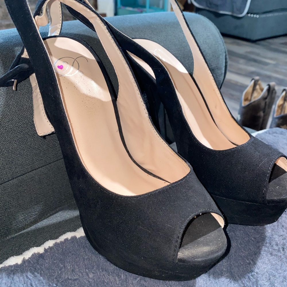 Heels - Picture 3 of 4